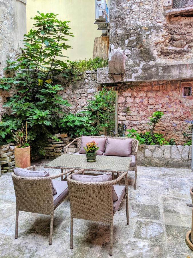 Private Courtyard Medieval Stone Home In Old Town Rovigno Esterno foto