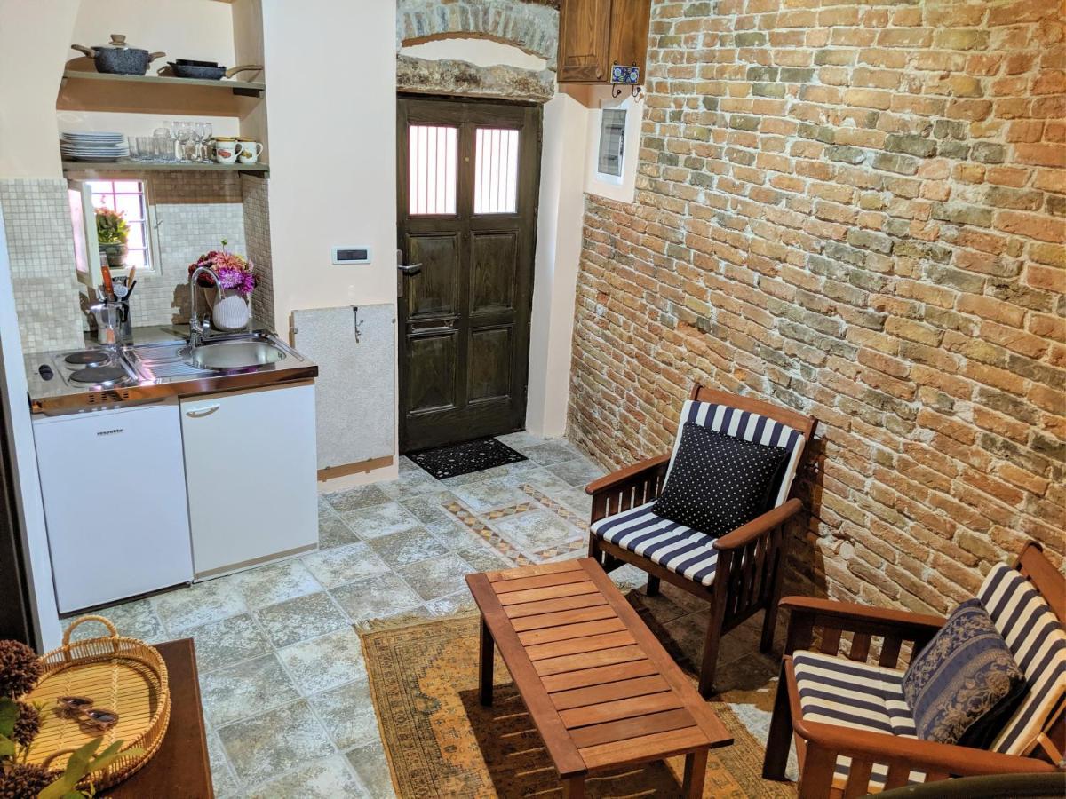 Private Courtyard Medieval Stone Home In Old Town Rovigno Esterno foto